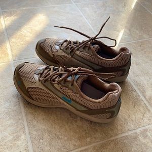 Ryca athletic shoe, Size: 9W